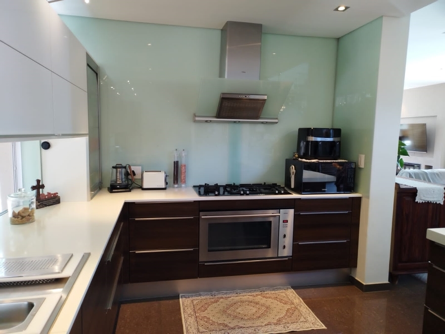 To Let 5 Bedroom Property for Rent in La Concorde Western Cape